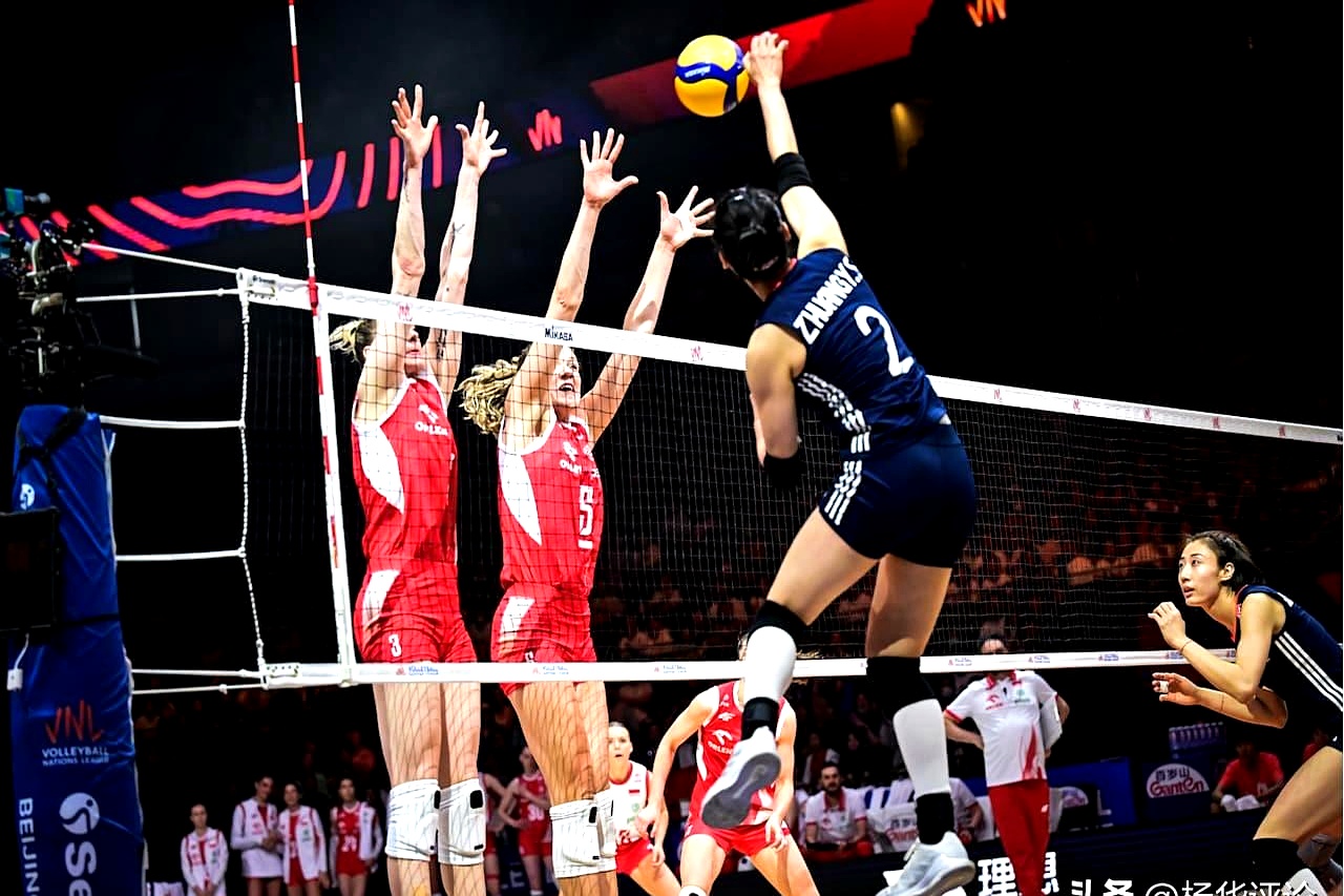 瑞典女排队员团结拼搏战胜对手