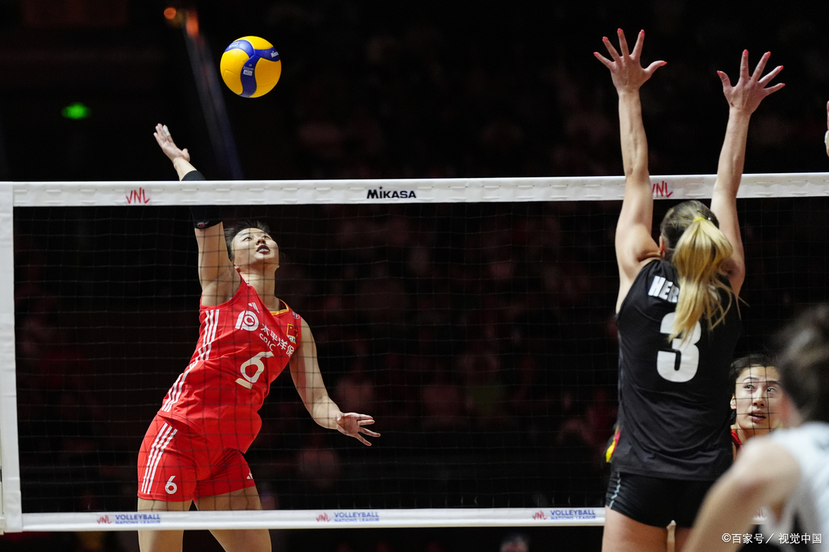 瑞典女排队员团结拼搏战胜对手