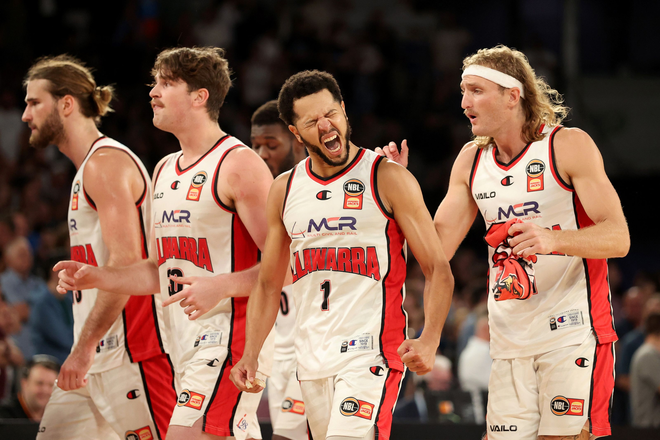 篮球比赛即将开启，各国球队做好准备