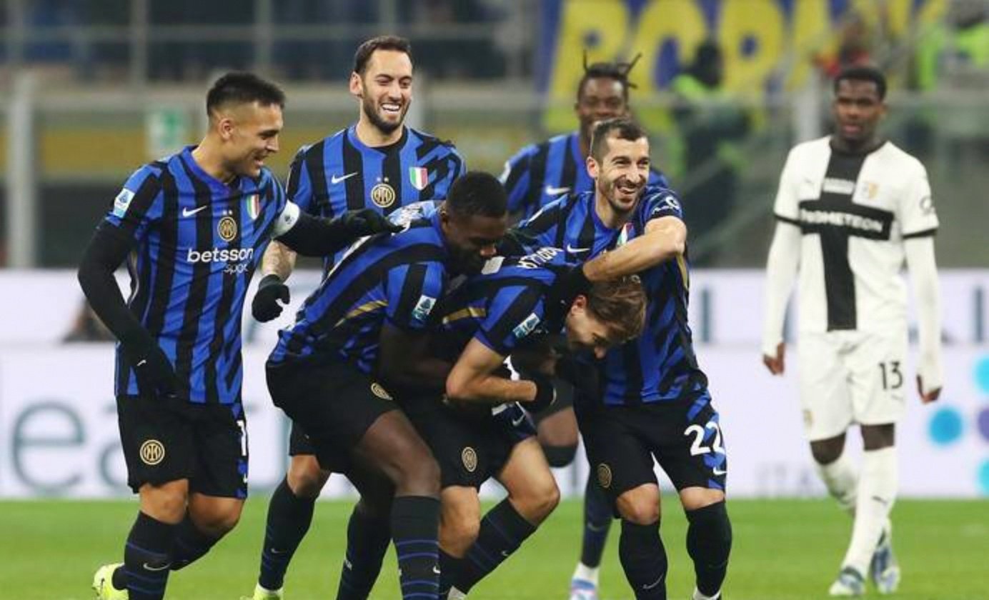 包含阿贾克斯主场大胜国际米兰，淘汰悬念重现的词条