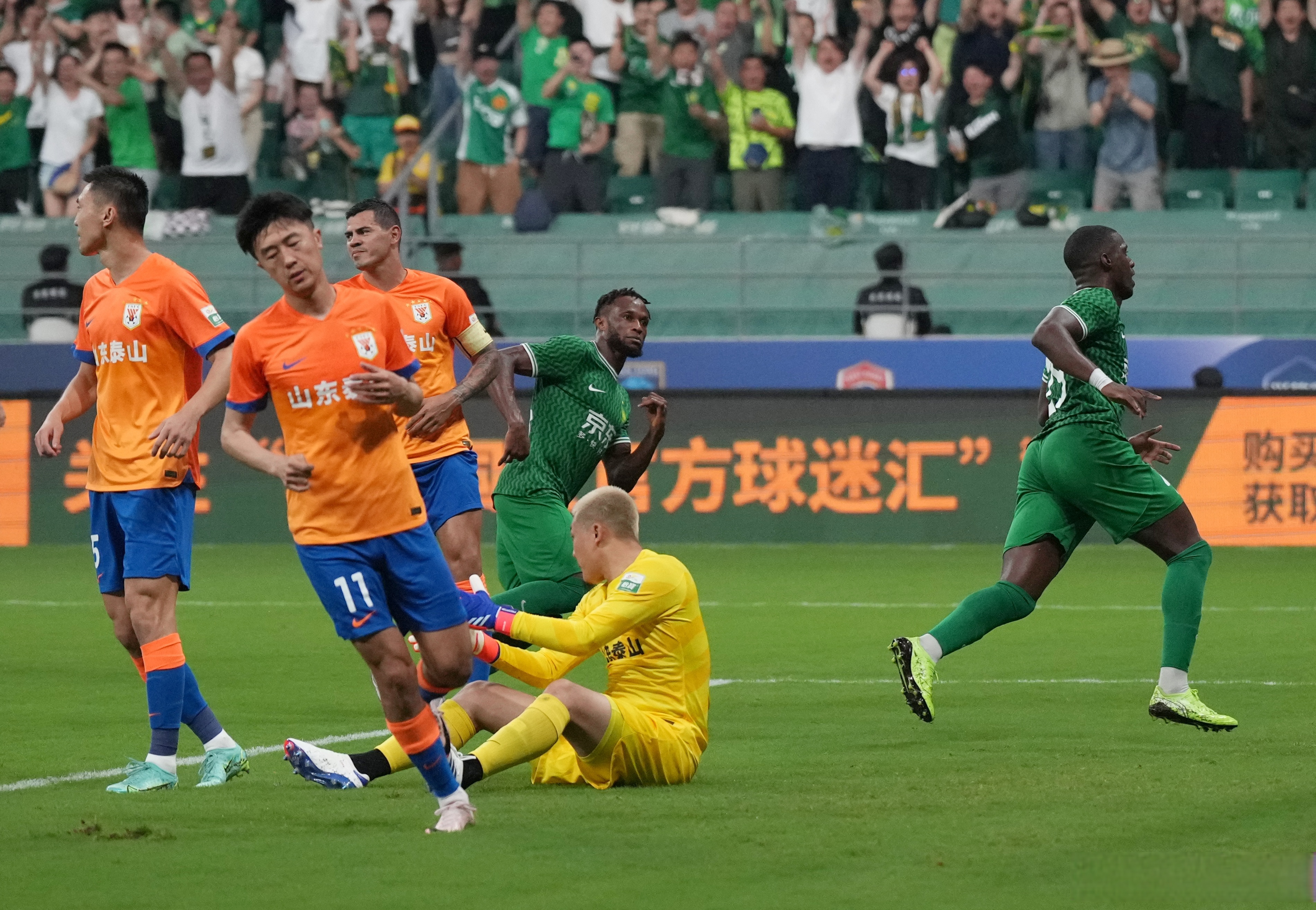 关于恒大后防线成隐患，球迷呼吁引援加强阵容的信息