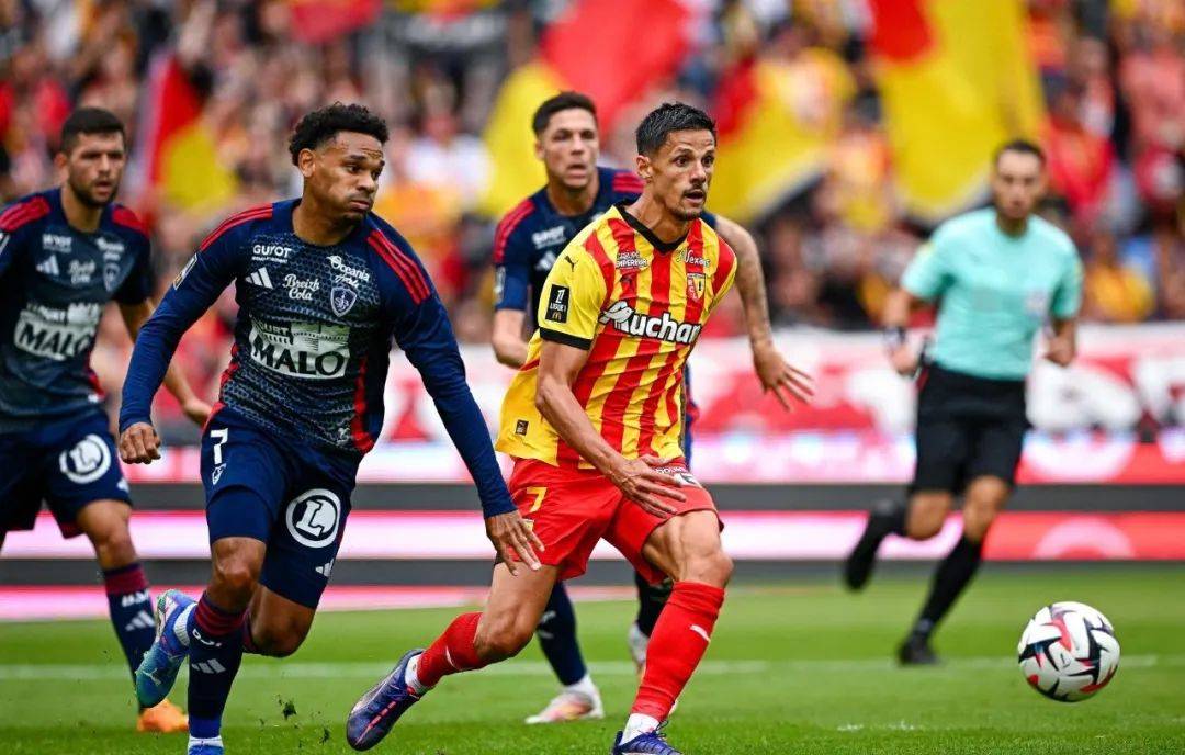 昂热主场负于马赛，法甲降级区队伍表现疲软的简单介绍