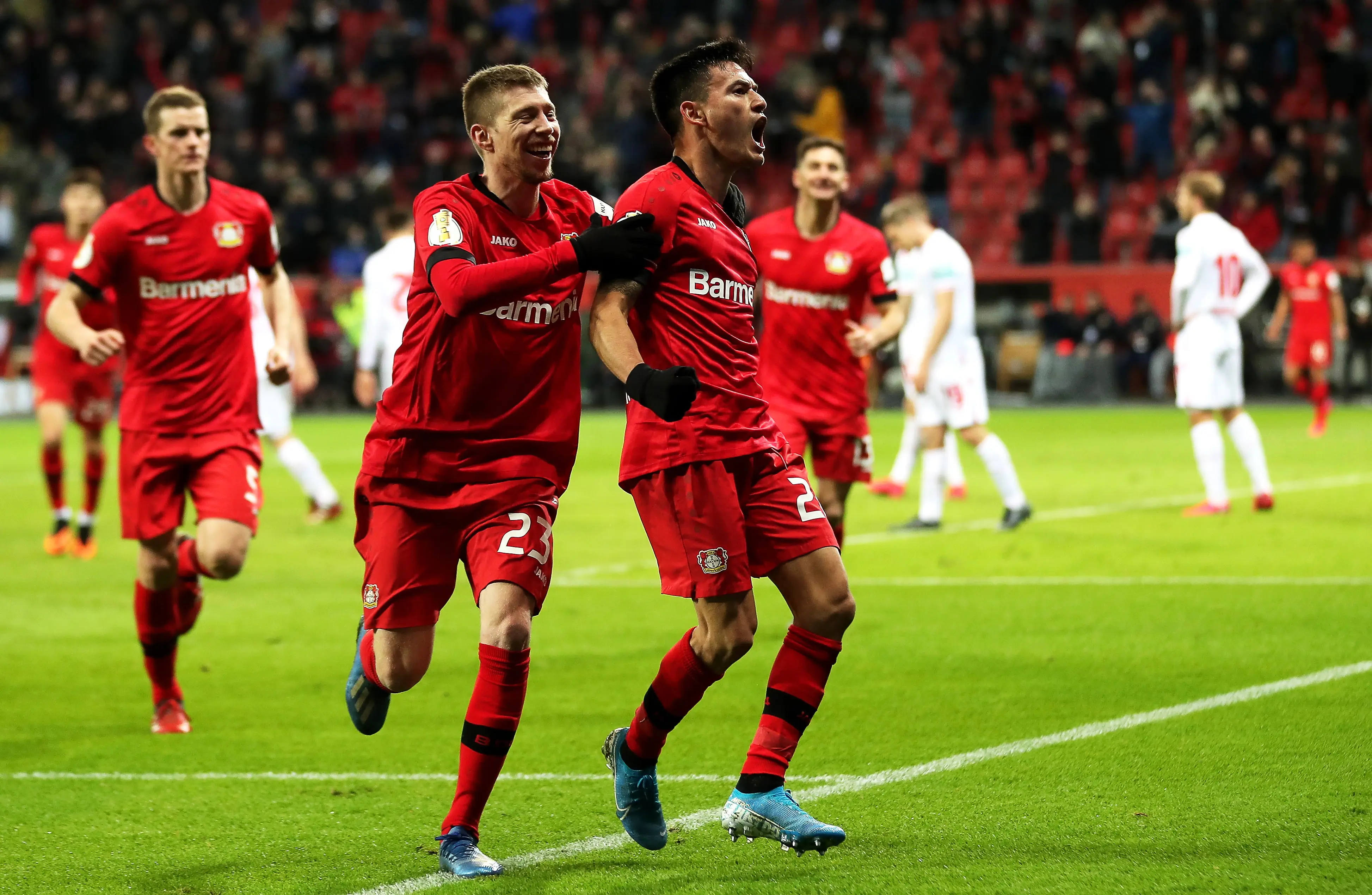 球员们在争夺胜利时展现出色技艺