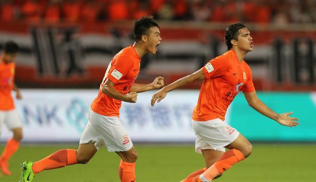 关于青岛黄海挑战上海绿地,激战展开不败之战的信息 关于青岛黄海挑战上海绿地,激战展开不败之战的信息