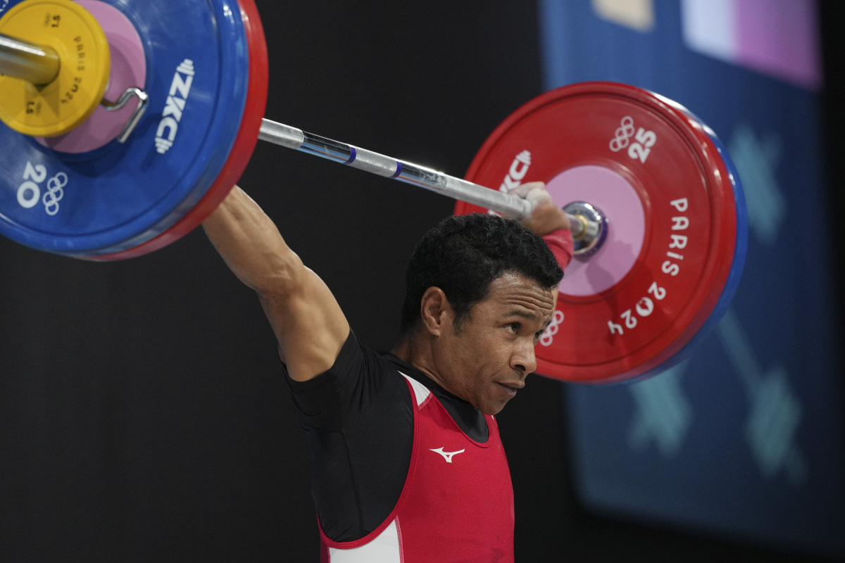 开云体育在线-运动员在举重项目中打破纪录获得前三