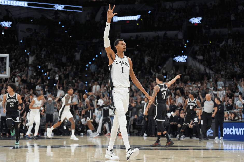 马刺成功击败雷霆,士气高昂 马刺成功击败雷霆,士气高昂