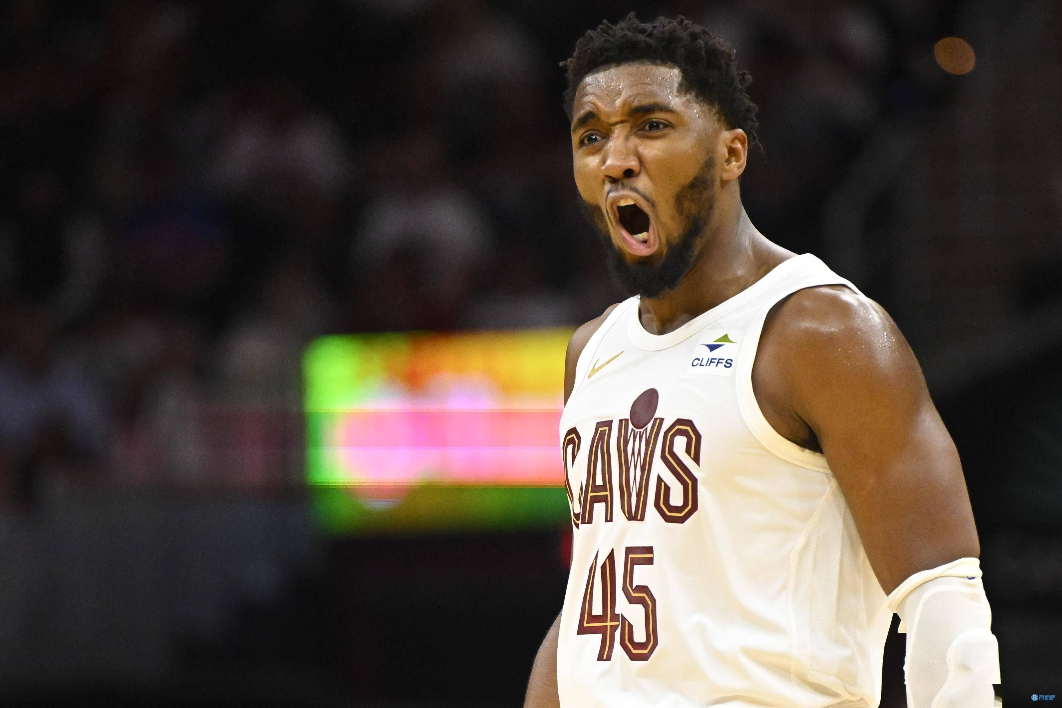 火箭逆转勇士B队,萨姆·米切尔送出助攻的简单介绍 火箭逆转勇士B队,萨姆·米切尔送出助攻的简单介绍