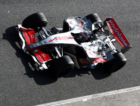 关于雷诺车队逆转索伯车队，阿隆索统治全场的信息