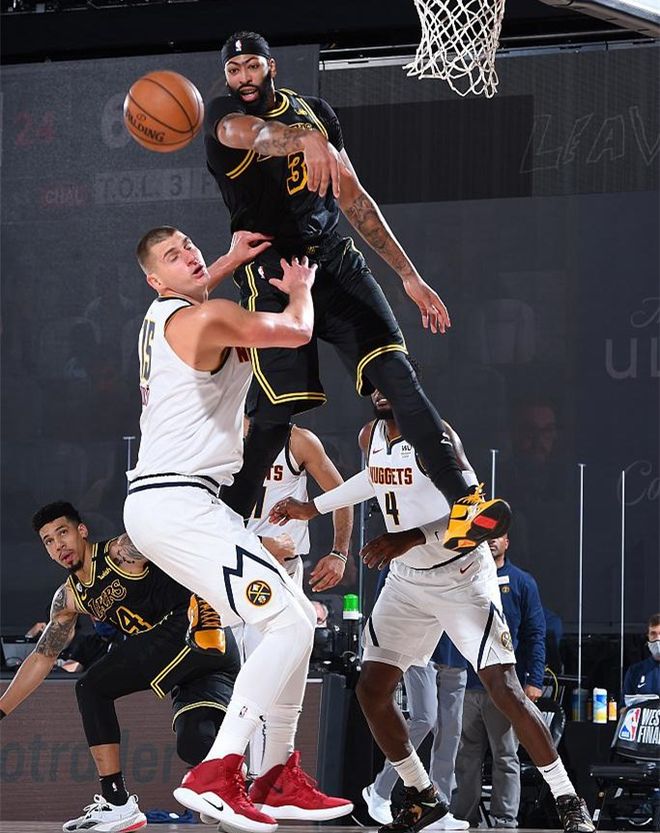 马刺翻盘掘金，霍勒迪状态火热的简单介绍