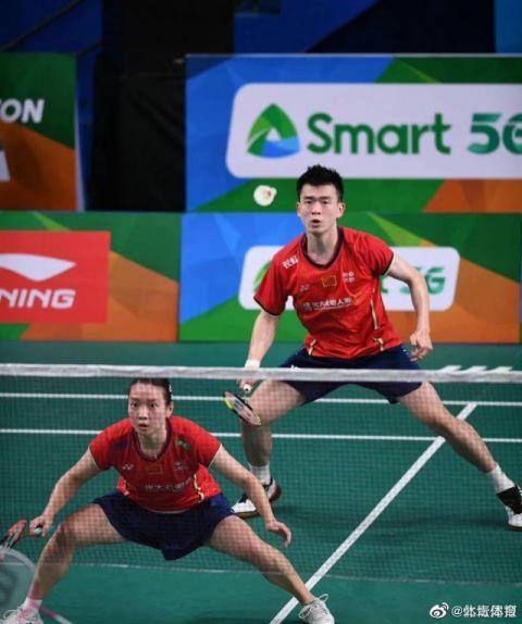 中国队逆转日本队，黄鸭组合点燃赛场